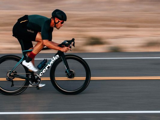 Xe-dap-dua-tai-Trum-Xe-Dap